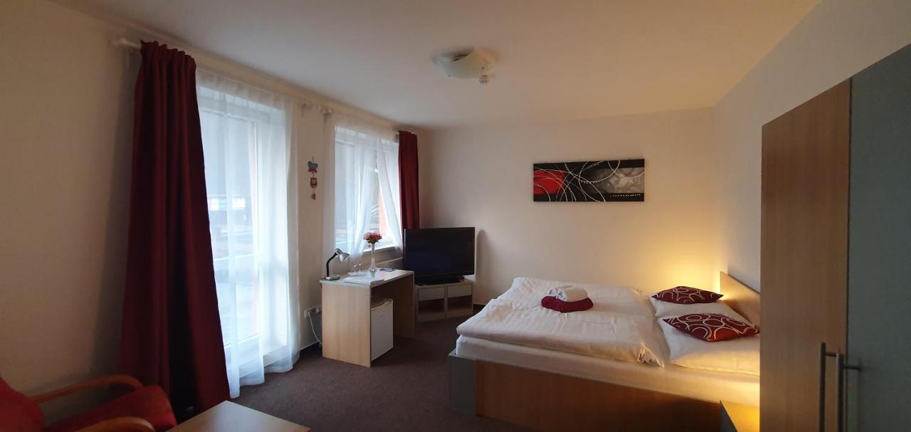 Penzion Amfik Bukovina Popovice  Extérieur photo