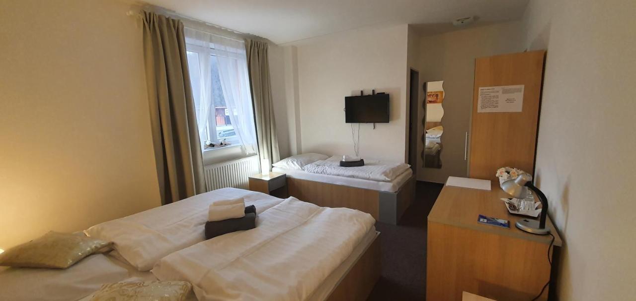 Penzion Amfik Bukovina Popovice  Extérieur photo