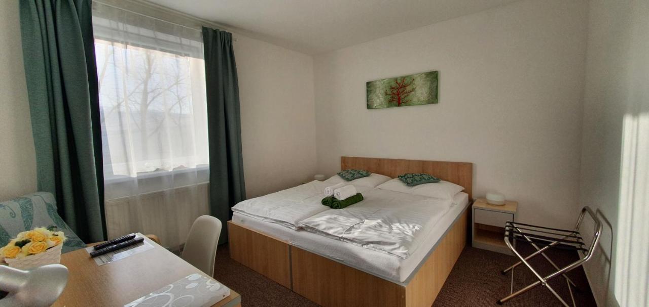 Penzion Amfik Bukovina Popovice  Extérieur photo
