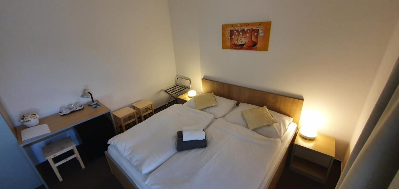 Penzion Amfik Bukovina Popovice  Extérieur photo