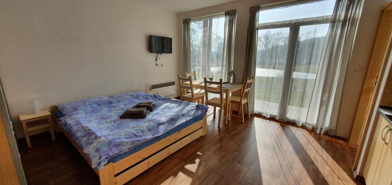Penzion Amfik Bukovina Popovice  Extérieur photo