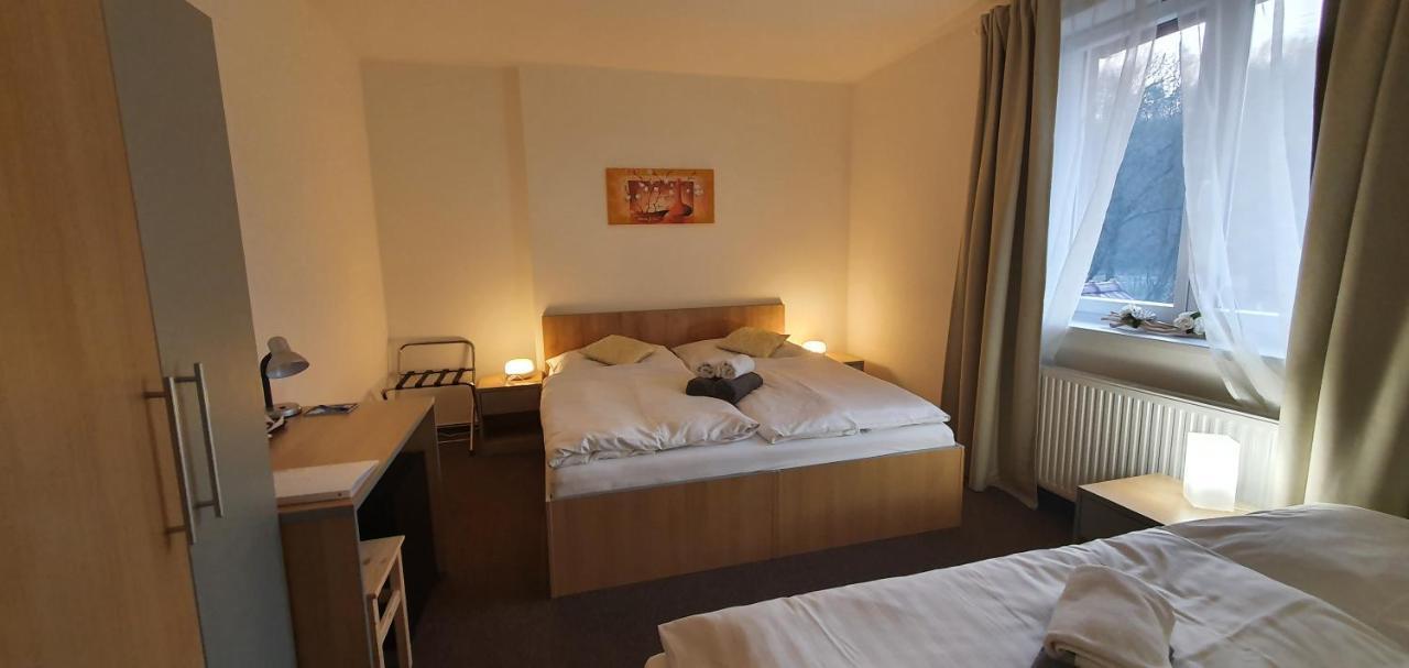 Penzion Amfik Bukovina Popovice  Extérieur photo