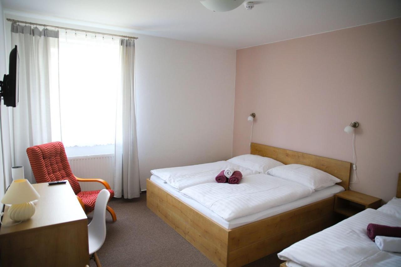 Penzion Amfik Bukovina Popovice  Extérieur photo