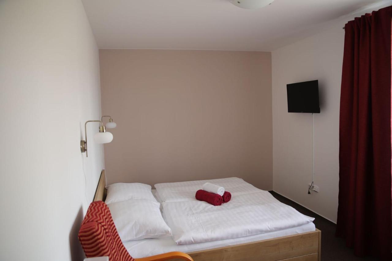 Penzion Amfik Bukovina Popovice  Extérieur photo