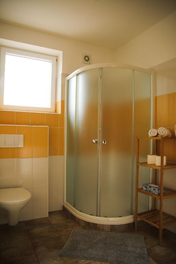 Penzion Amfik Bukovina Popovice  Extérieur photo