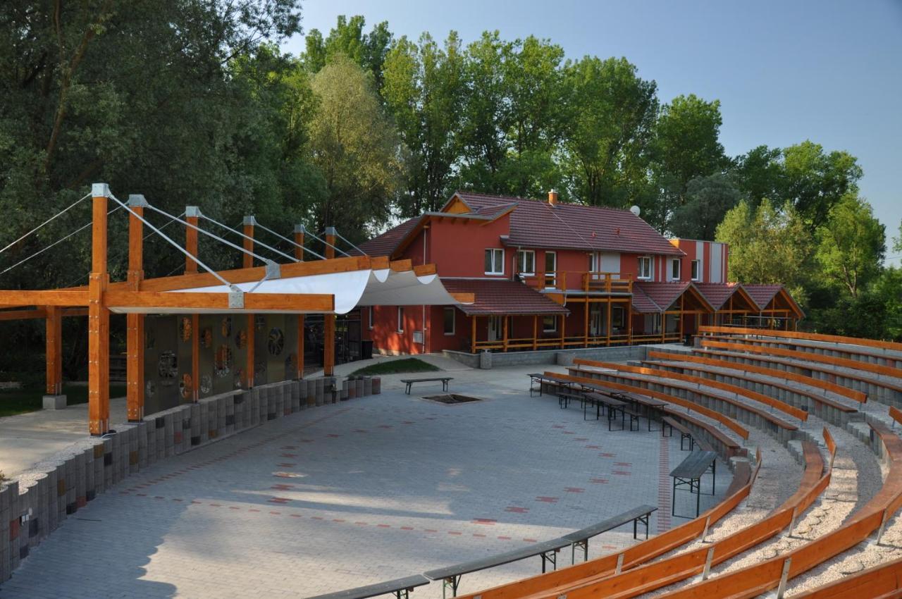 Penzion Amfik Bukovina Popovice  Extérieur photo
