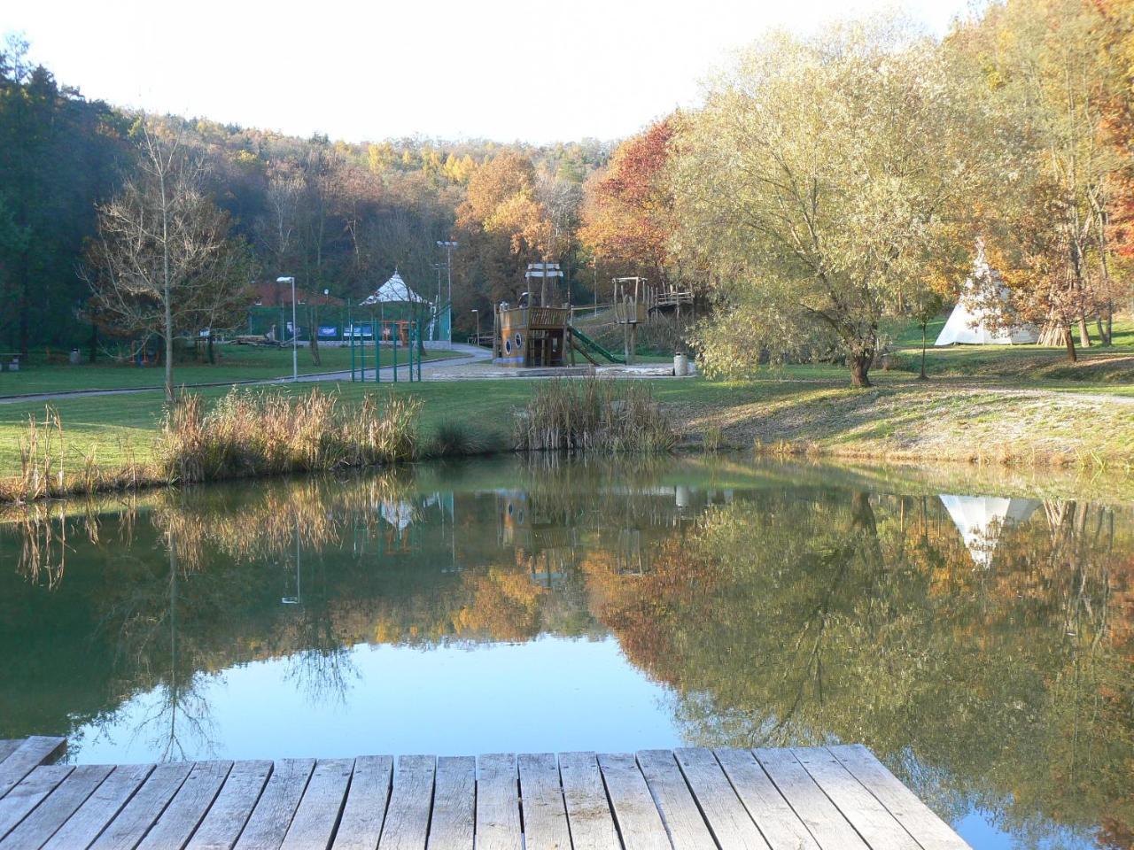 Penzion Amfik Bukovina Popovice  Extérieur photo